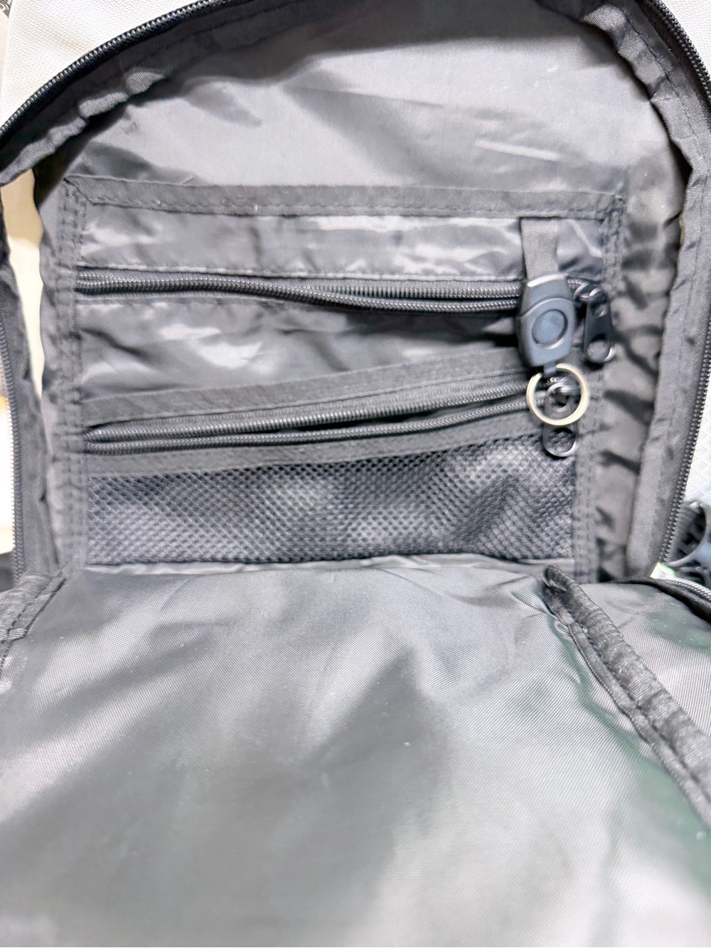 Men's Swiss Gear Gray & Black Hiking Backpack w/ Red Accent Used One Trip 🔥 - Picture 6 of 8